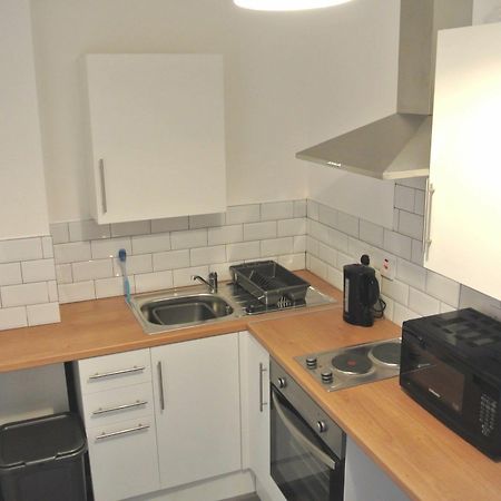 Approved Serviced Apartments Gorse Hill Манчестер Экстерьер фото