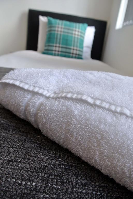 Approved Serviced Apartments Gorse Hill Манчестер Экстерьер фото