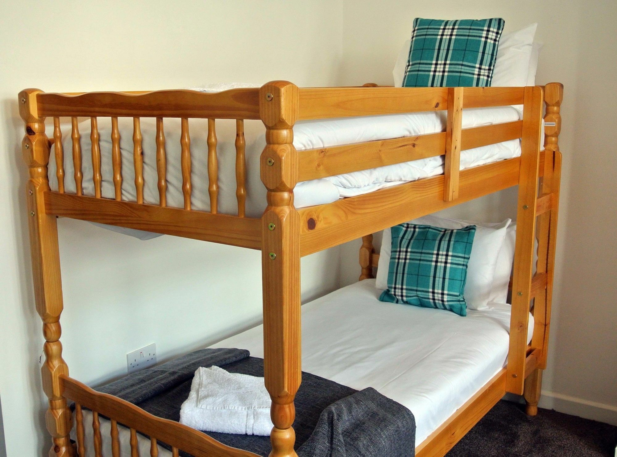 Approved Serviced Apartments Gorse Hill Манчестер Экстерьер фото