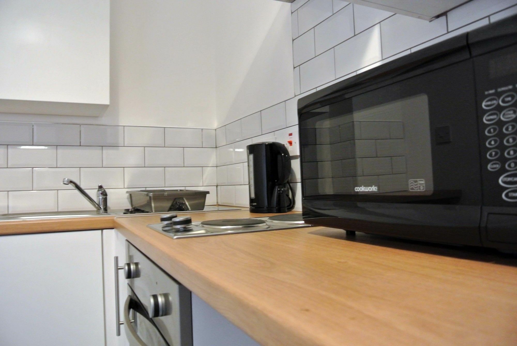 Approved Serviced Apartments Gorse Hill Манчестер Экстерьер фото