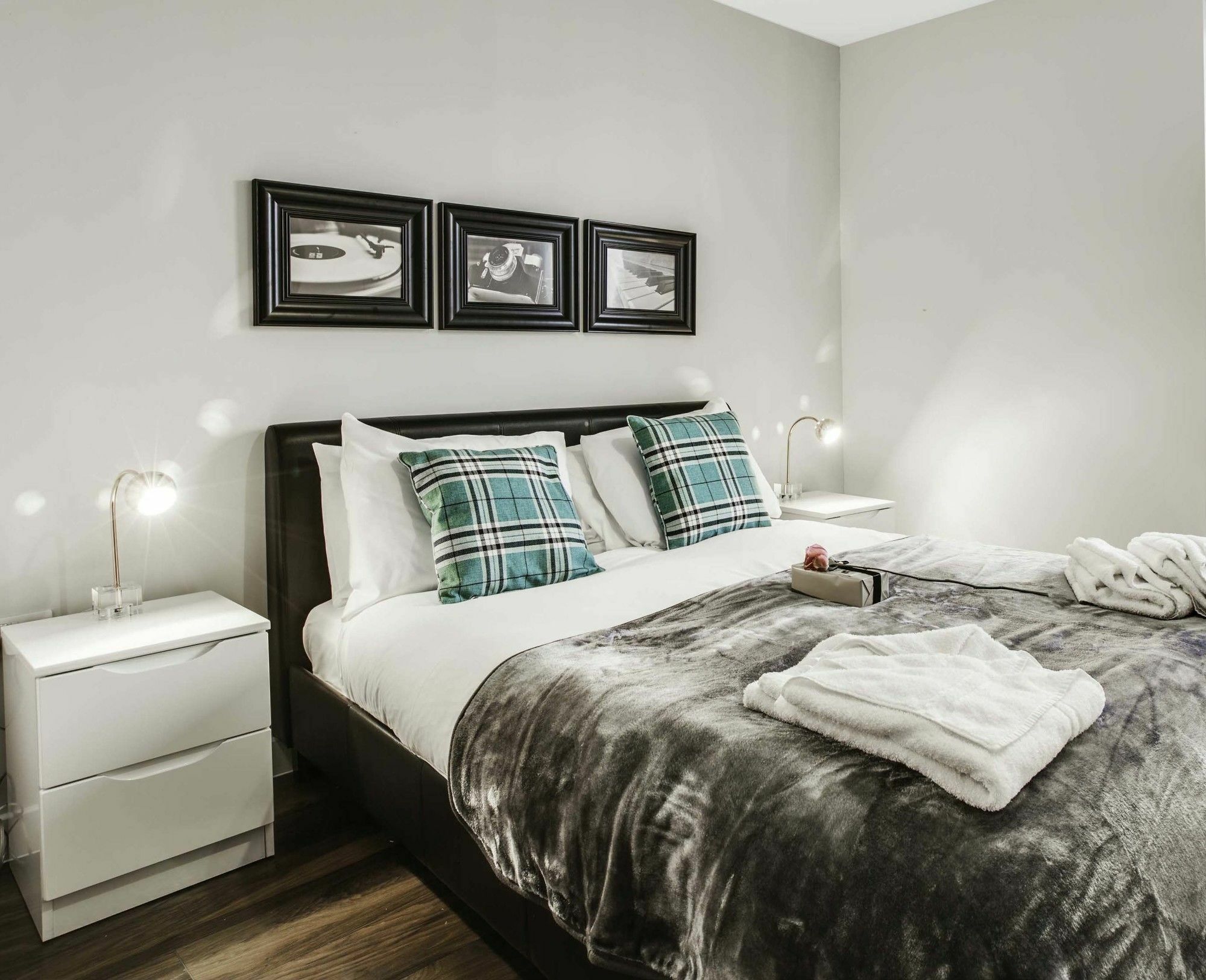 Approved Serviced Apartments Gorse Hill Манчестер Экстерьер фото