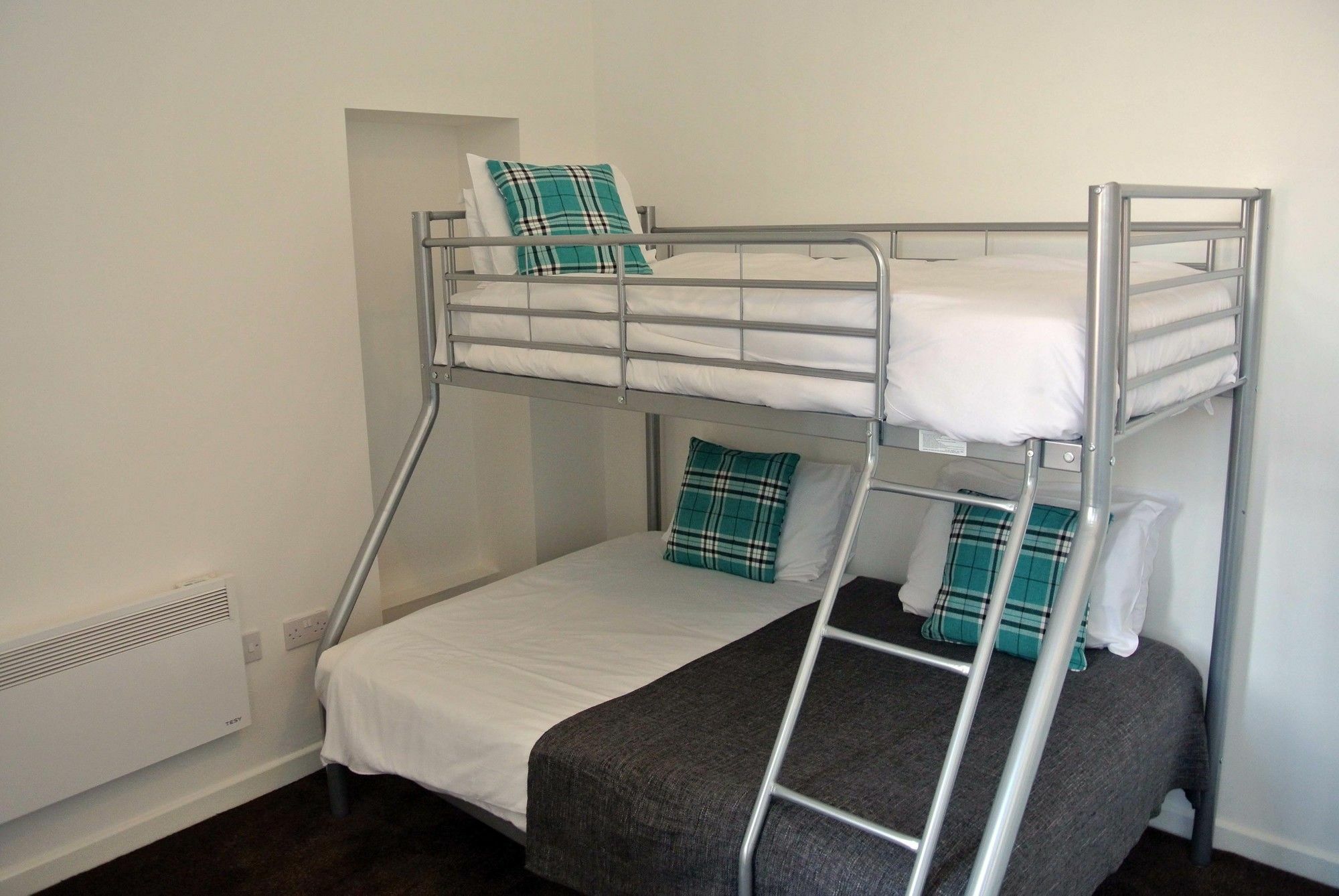 Approved Serviced Apartments Gorse Hill Манчестер Экстерьер фото